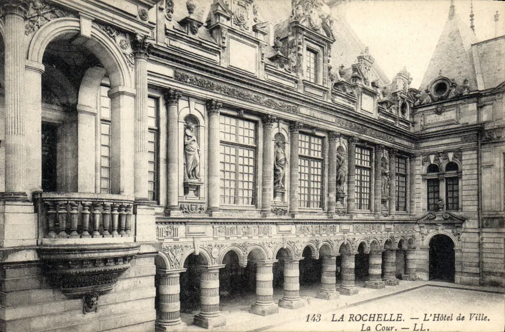 La Rochelle — Das Rathaus. Der Innenhof. — LL. — Nr. 143 - Vorderseite