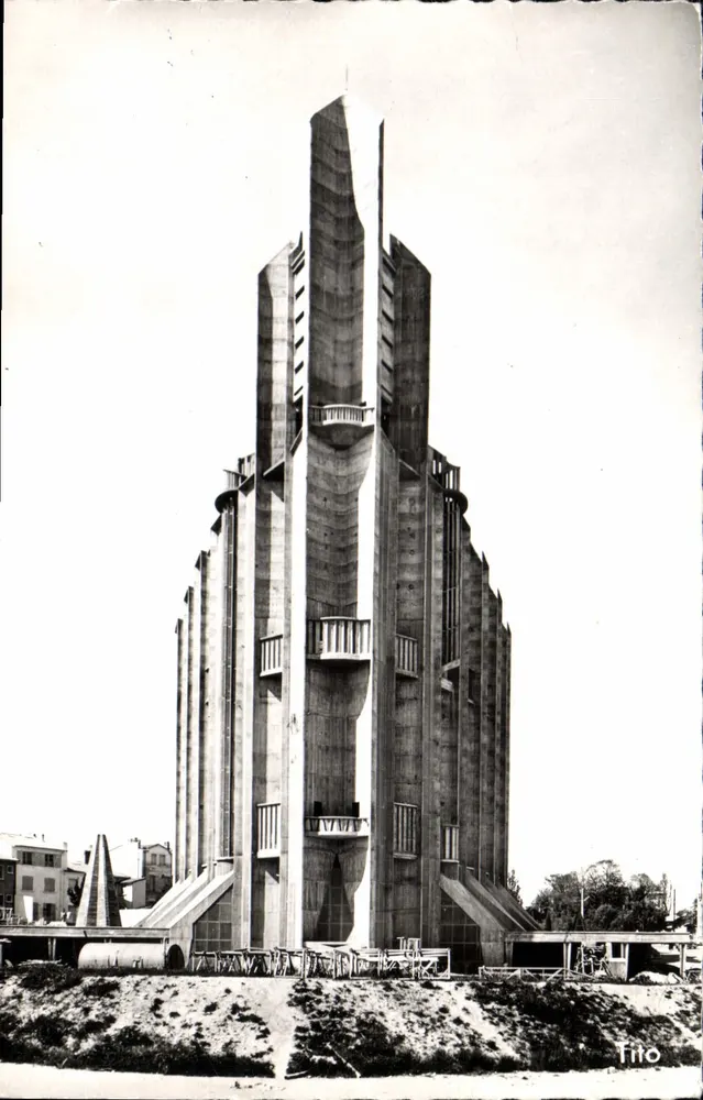 Igreja Notre-Dame — Fachada Leste, O Campanário — Tito - Frente