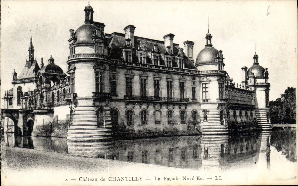 Kasteel van Chantilly — Noordoostgevel — L.L. - Voorkant