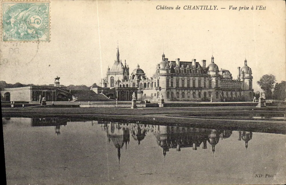 Castelo de CHANTILLY — Vista tirada a Leste — ND Phot - Frente