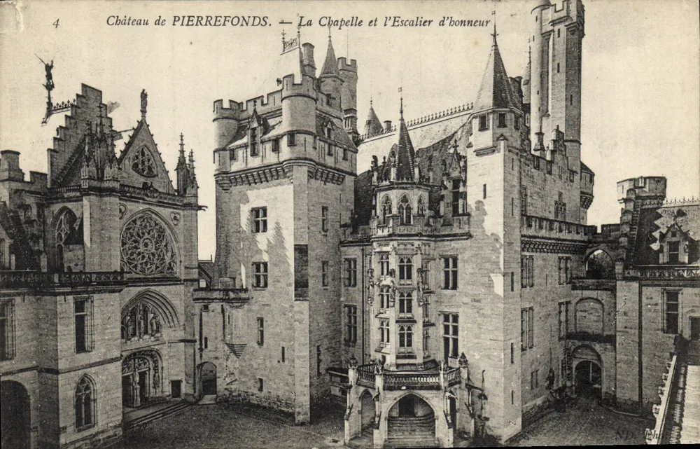 Schloss PIERREFONDS — Die Kapelle und die Treppe der Ehre — N.D. Dechbou - Vorderseite