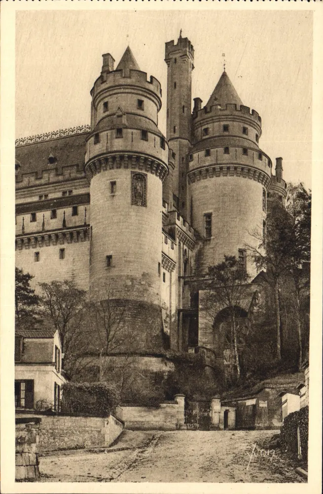 Castelo de Pierrefonds — Chegada ao Castelo — Les Éditions d'Art VVDH, Paris - Frente