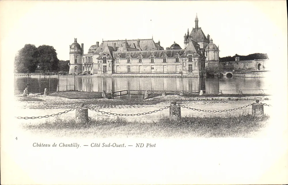 Castelo de Chantilly — Lado Sudoeste — ND Phot - Frente