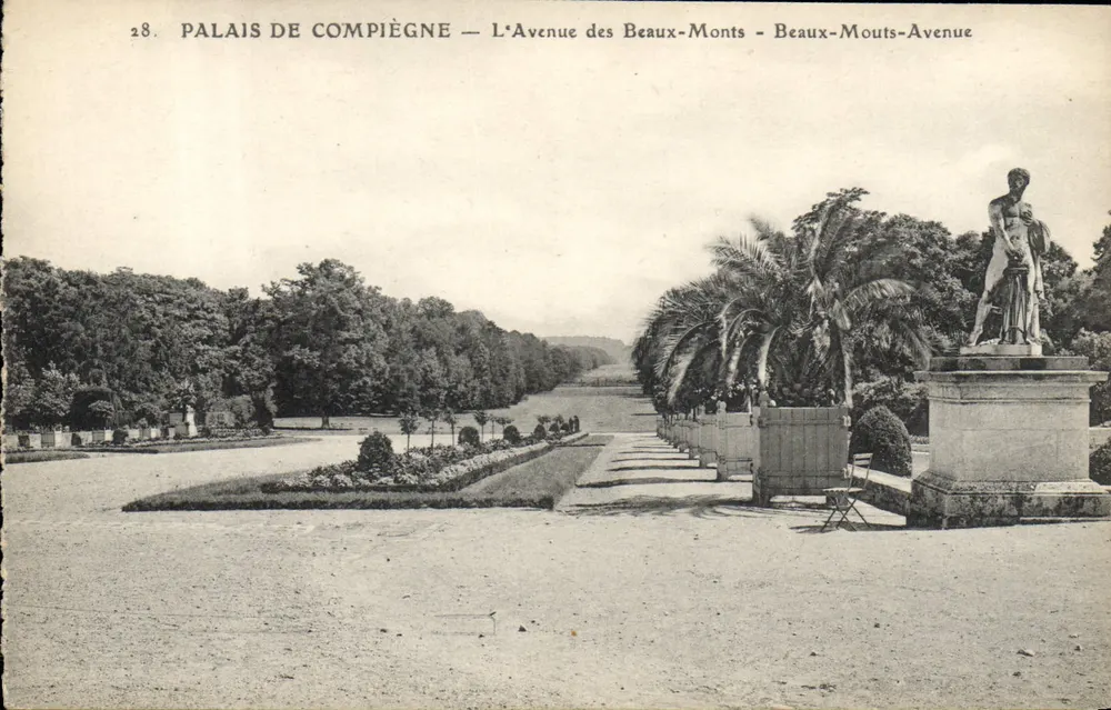 Palácio de Compiègne — Avenida dos Beaux-Monts - Frente
