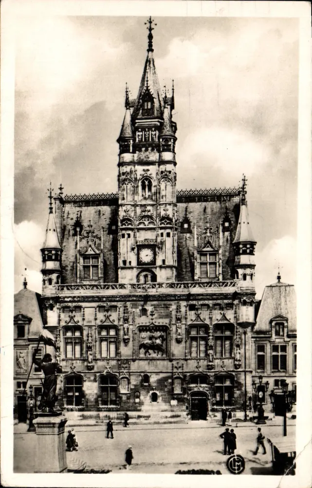 Hôtel de Ville de Compiègne — vista da praça — editor CGS, n°60 - Frente