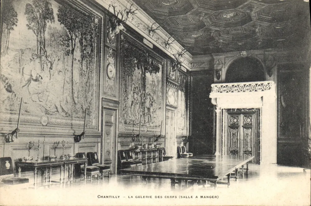 Chantilly — Ansicht des Saals der Hirsche (Esszimmer) — Verlag: Berger frères & fils, Paris - Vorderseite