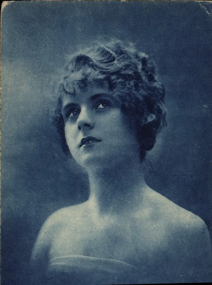 Retrato de uma mulher — época 1910-1920 — Monier Paris - Frente