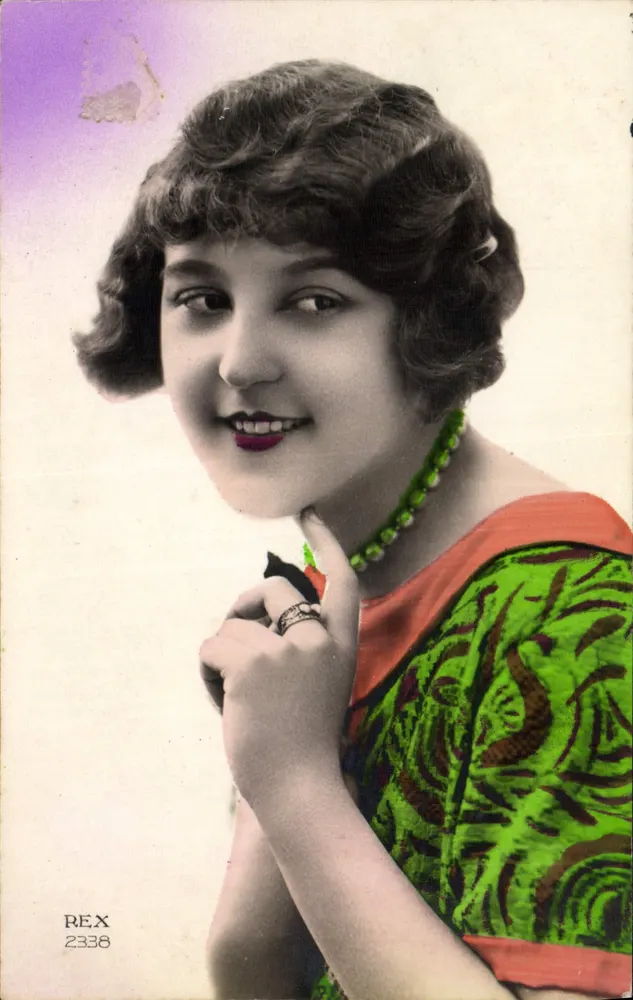 Mulher jovem sorridente — retrato colorido — REX 2338 - Frente