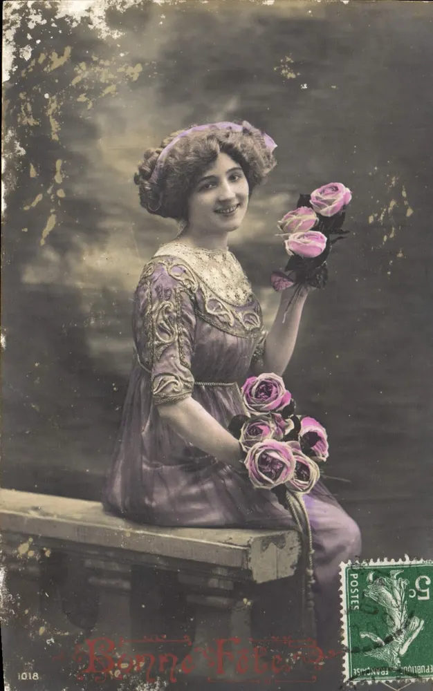 Junge Frau in einem violetten Kleid — Rosen haltend — von Bonne Fobe, n° 1018 - Vorderseite
