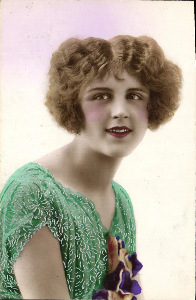 Jovem mulher em vestido verde — retrato colorido — fabricação francesa - Frente