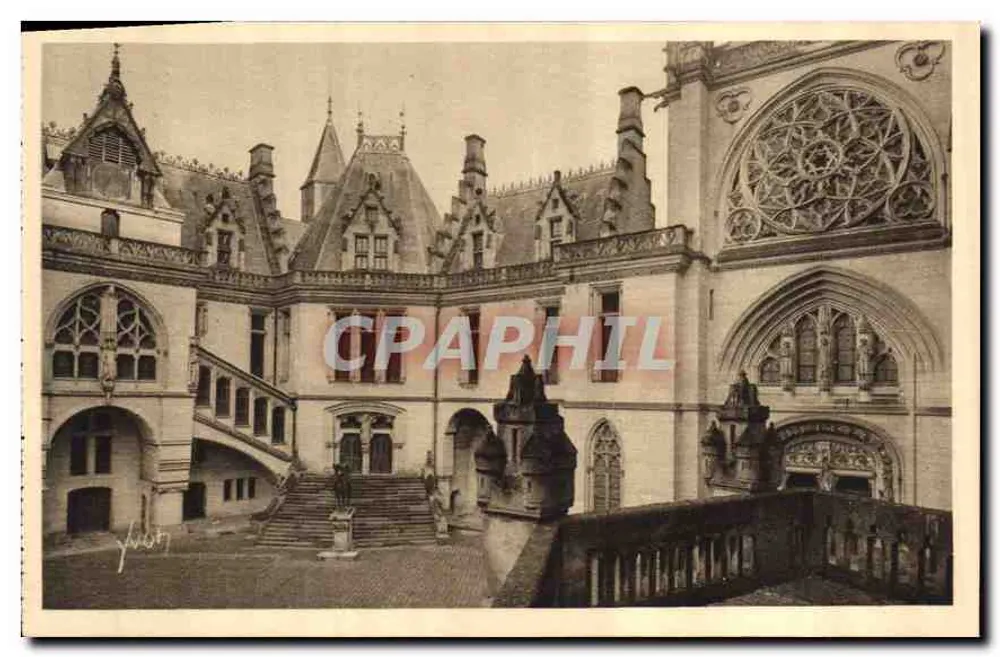 Castelo de Pierrefonds (Oise) — A Cour d'Honneur — Les Éditions d'Art Yvonne - Frente
