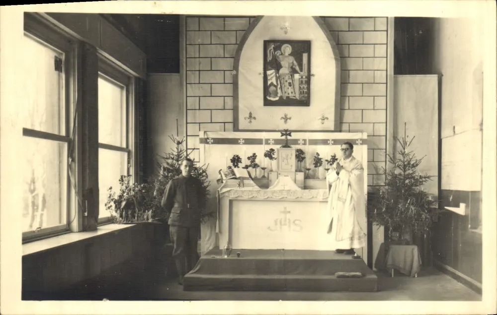 Celebração religiosa — interior de uma capela - Frente