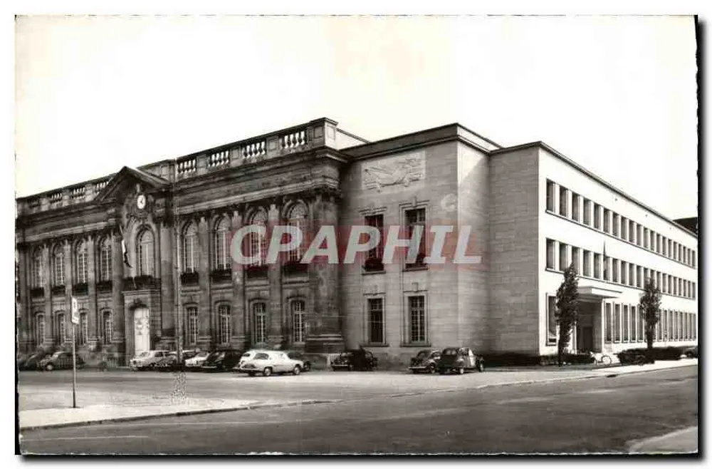 Beauvais — O Hotel de Ville — Foto R. TELFT - Beauvais - Frente