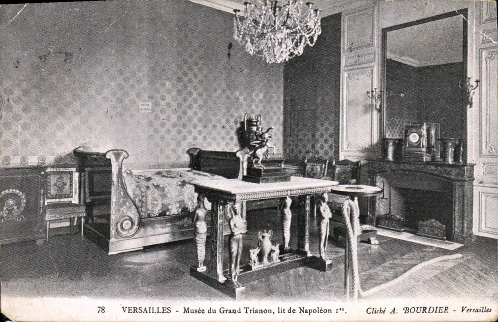 Versailles - Museum des Grand Trianon, Bett von Napoleon I - Cliché A. BOURDIER - Versailles - Vorderseite