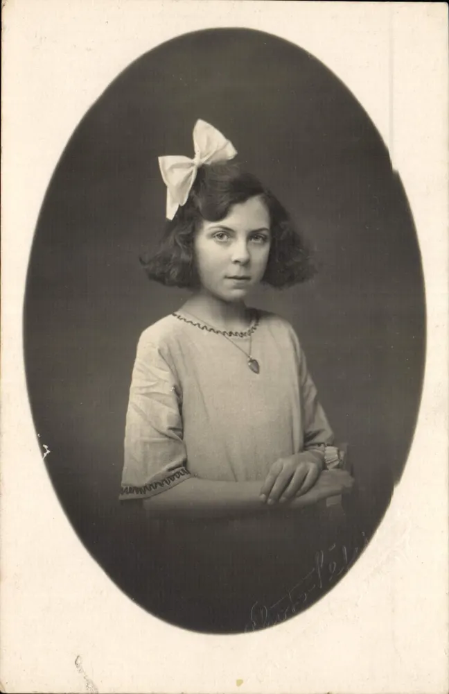 Menina jovem — retrato — Photo-Lépine, Saint-Quentin (Aisne) - Frente