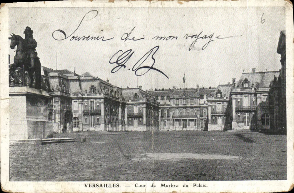 Versailles — Cour de Marbre do Palácio — editor P. Scouvenne e Cie, Paris - Frente