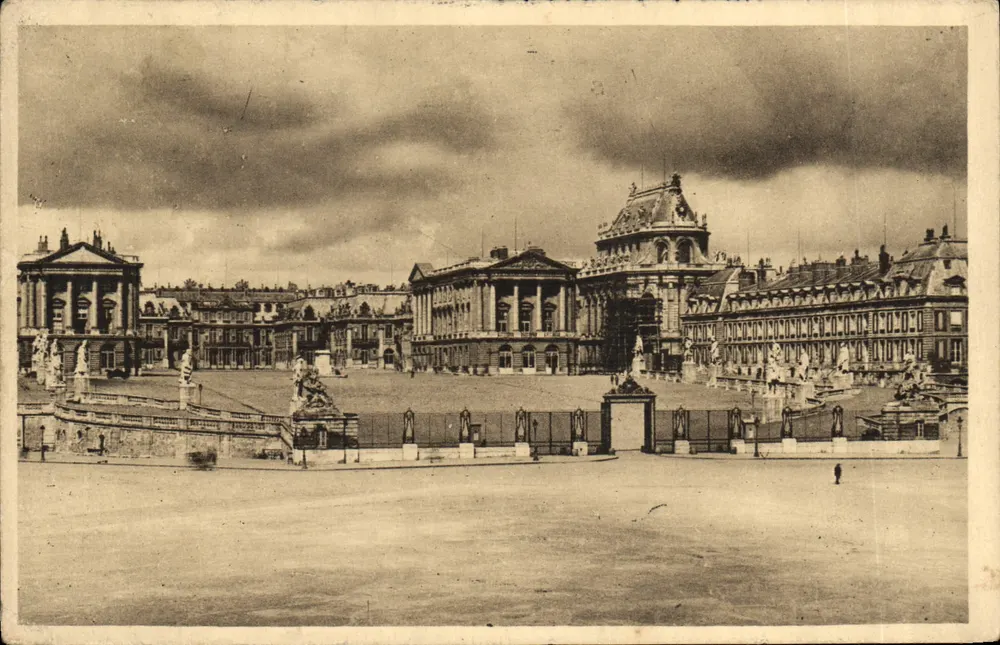 Versailles — Überblick über die Fassade des Schlosses — Éditions d'Art VYDAN - Vorderseite