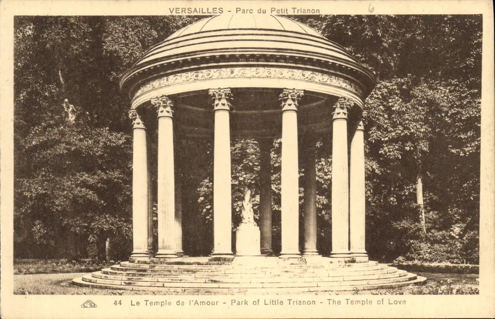Versailles - Park des Petit Trianon - Der Tempel der Liebe - Vorderseite