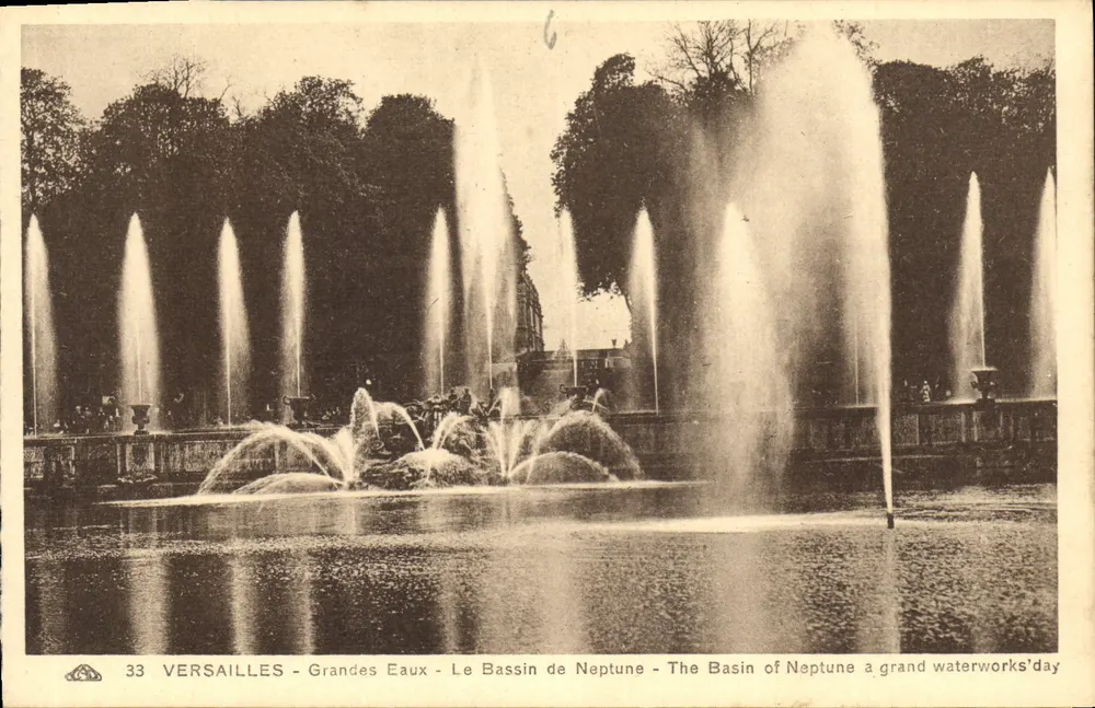Versailles - Grandes Eaux - Le Bassin de Neptune - Der Bassin des Neptun an einem Tag der großen Wasserwerke - Vorderseite