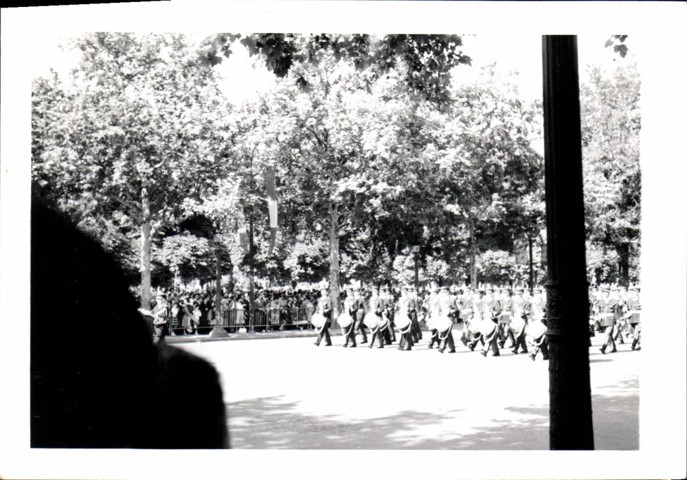 Militärische Parade — Paris - Vorderseite