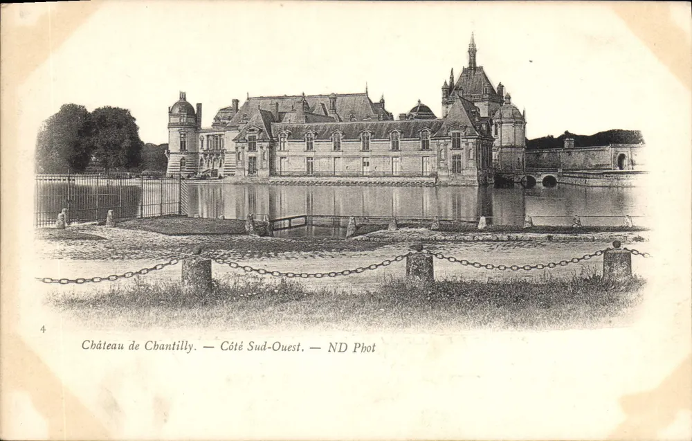 Castelo de Chantilly — Lado Sudoeste — ND Phot - Frente