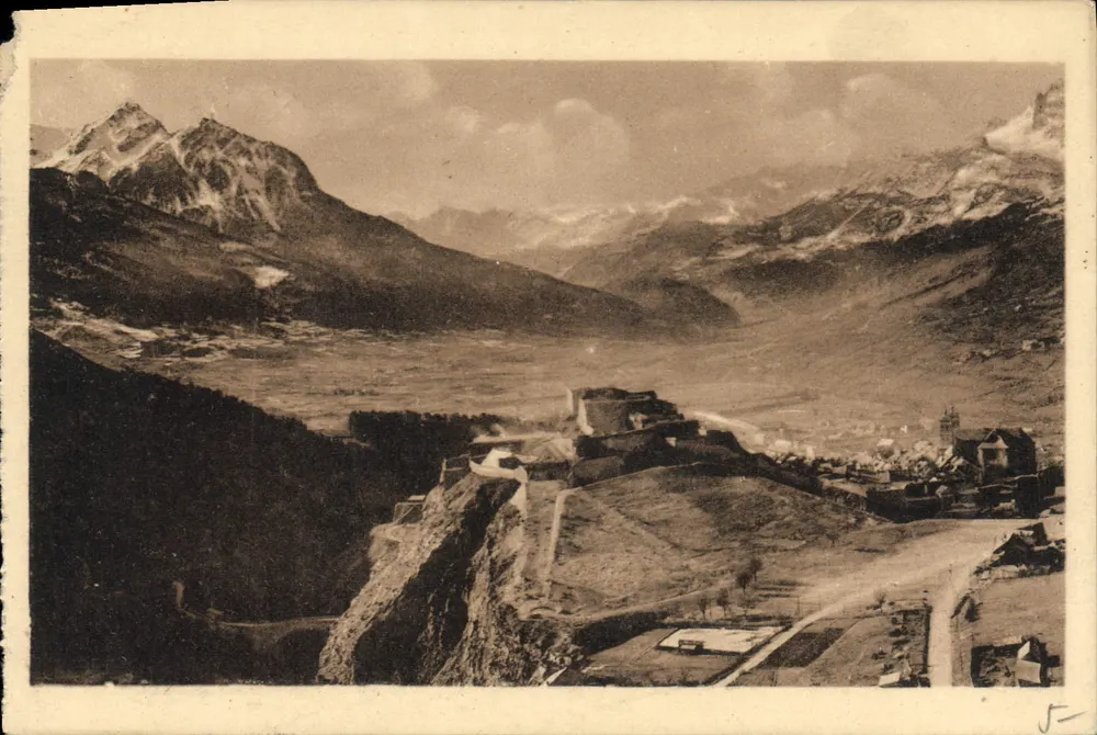 BRIANÇON — Uitzicht op het Fort des Salettes — Uitgave L. Maurice Brançon, n°9 - Voorkant