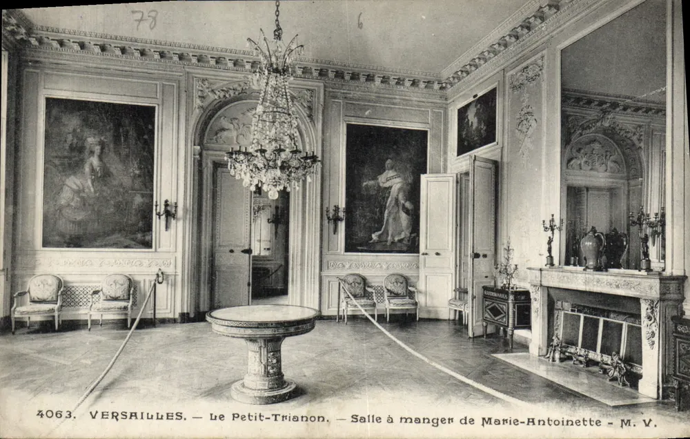 Versailles — Le Petit-Trianon — Speisesaal von Marie-Antoinette — M. V. - Vorderseite