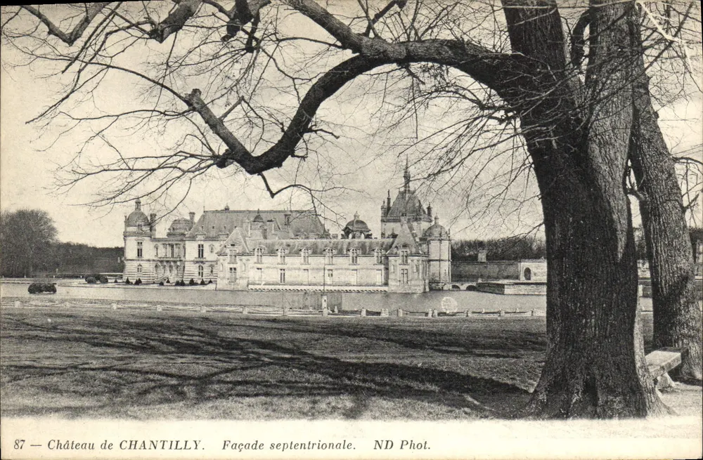 Castelo de Chantilly — Fachaça Setentrional — ND Fot. - Frente