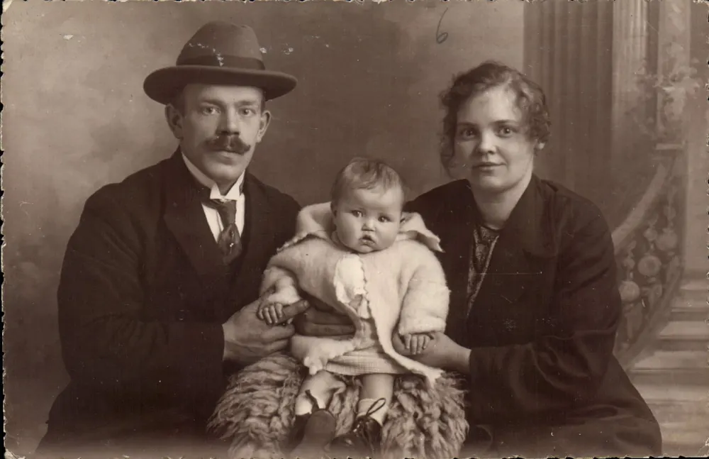 Familie — Studioportrait — Bultreys, rue de Bruxelles, 62 Englihien - Vorderseite
