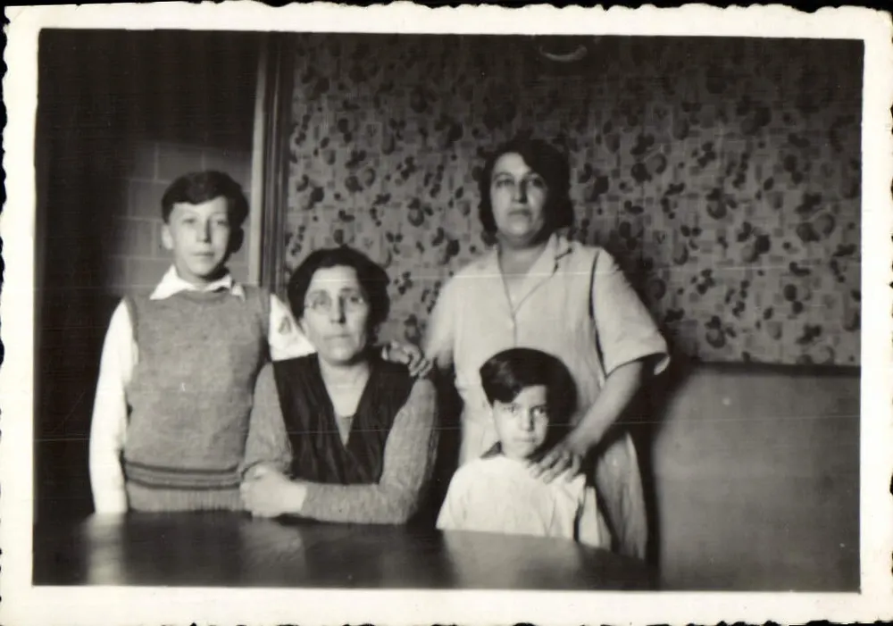 Família — interior — 1362 - Frente