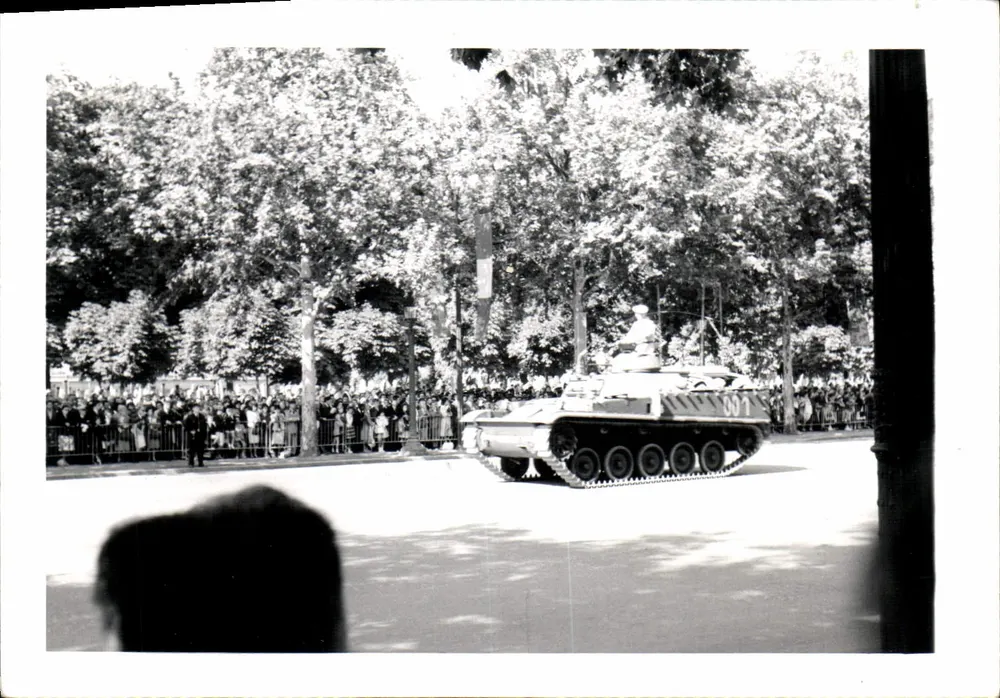Militärische Parade — Panzer T-62 Nr. 007 - Vorderseite