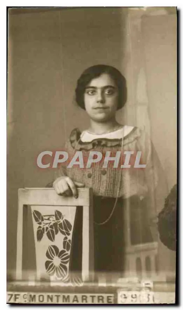 Frau mit Blumenrahmen — Montmartre — unbekannter Verlag, Seriennummer 7F - Vorderseite