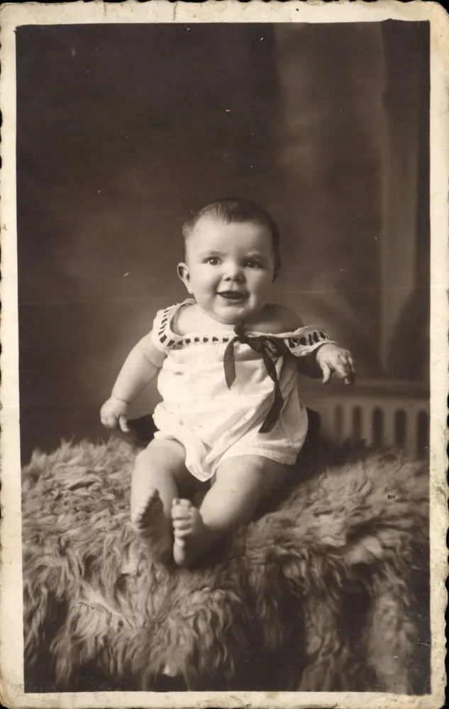 Lachende baby — studiofoto — Cmter Pille-Maas, 36, rue de Lille, Metz - Voorkant