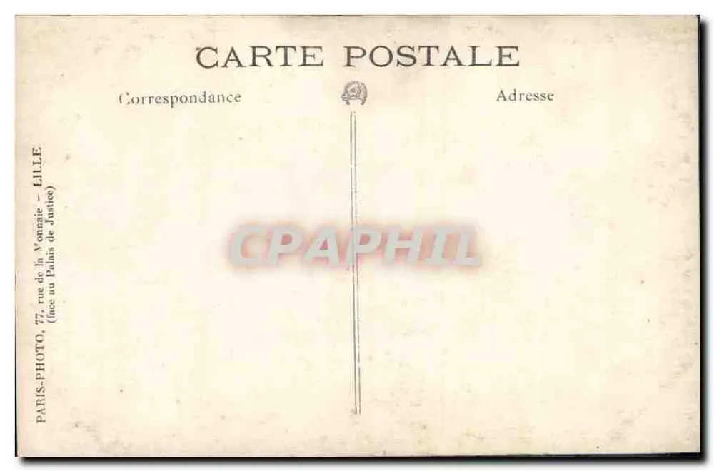 Joven mujer en vestido negro — estudio fotográfico — PARIS-PHOTO, 77, rue de la Monnaie (frente al Palacio de Justicia), LILLE - Reverso