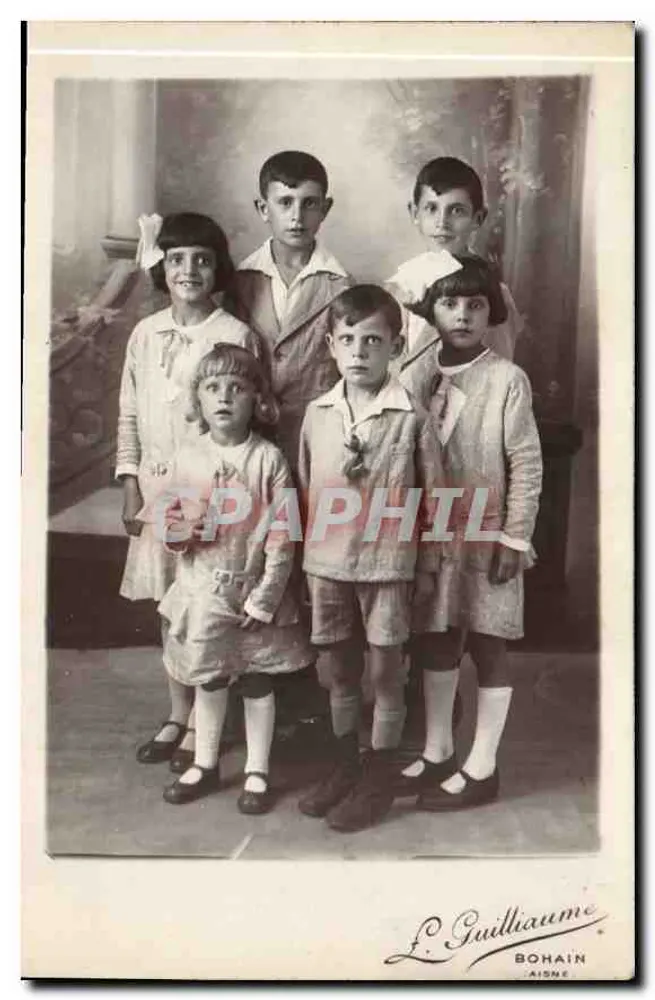 Groupe d'enfants — studio photographique — L. Guillhaume, Bohain, Aisne - Recto