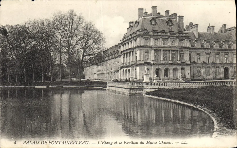 Palast von Fontainebleau — Der Teich und das Pavillon des chinesischen Museums — LL. - Vorderseite
