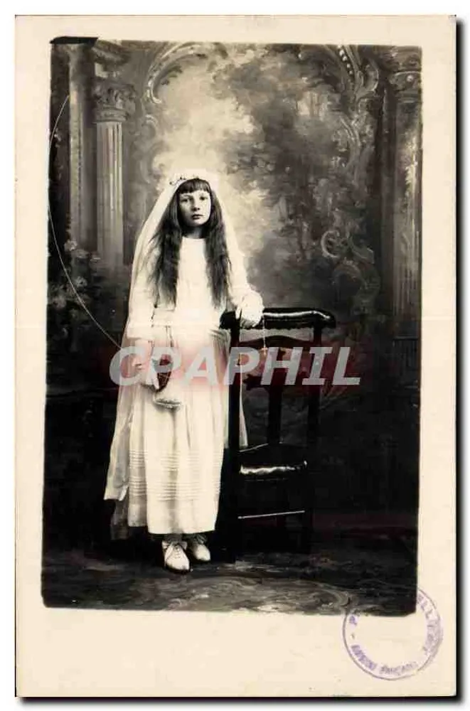 Menina com vestido branco — estúdio fotográfico - Frente
