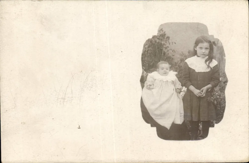 Dois crianças — fotografia de época — Carte postale 'Correspondance' - Frente
