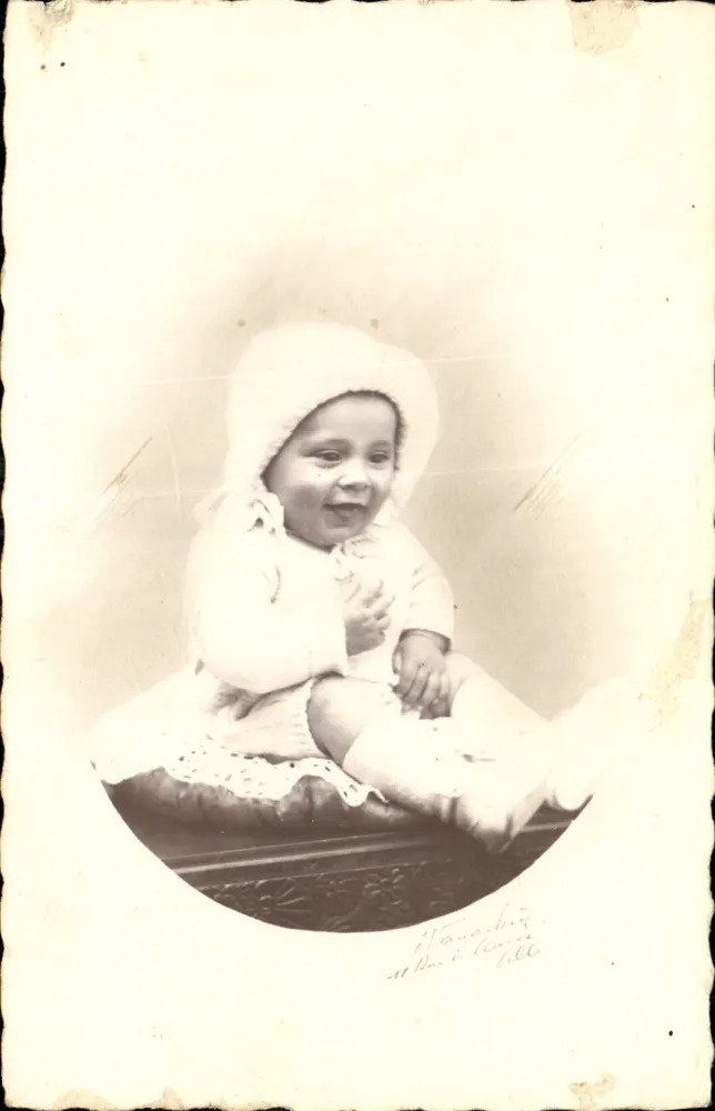 Lachende baby — studiofoto — Étienne Béry, 11 rue de Conde, Parijs - Voorkant