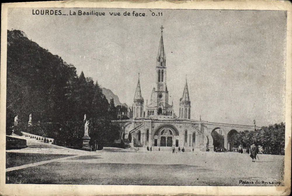 Lourdes — De Basiliek gezien van voren — Palais du Rosaire, n° 0.11 - Voorkant