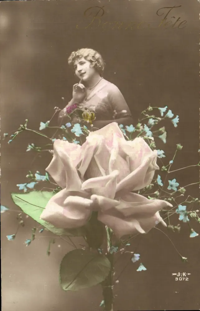 Frau mit Rose — Frohe Geburtstagsgrüße — J.K. 9072 - Vorderseite