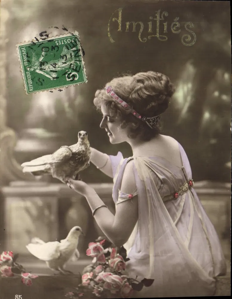 Vrouw in lichte jurk die een vogel aait - Vriendschap — uitgever niet zichtbaar, serie nummer 85 - Voorkant