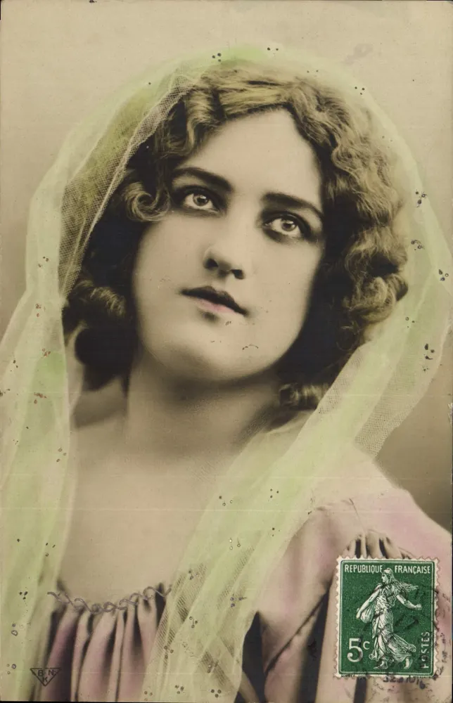 Jovem mulher com véu — retrato — B.N. Paris - Frente