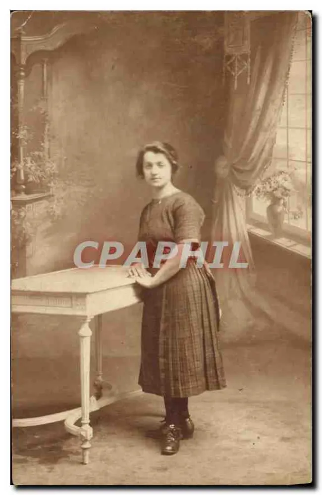 Jovem mulher — estúdio — editor desconhecido - Frente
