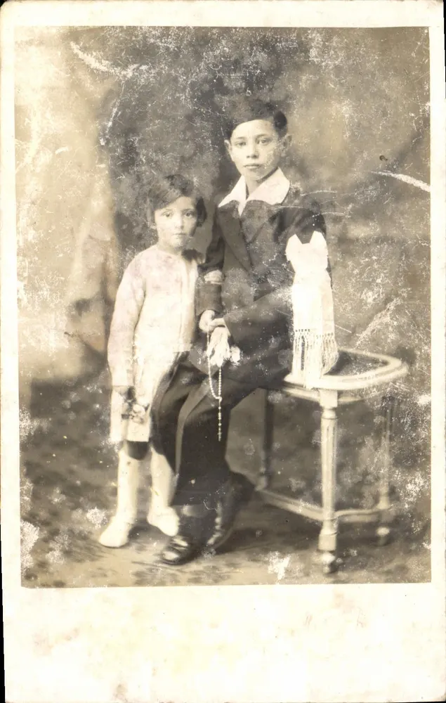 Dois crianças — estúdio fotográfico — carta postal anônima - Frente