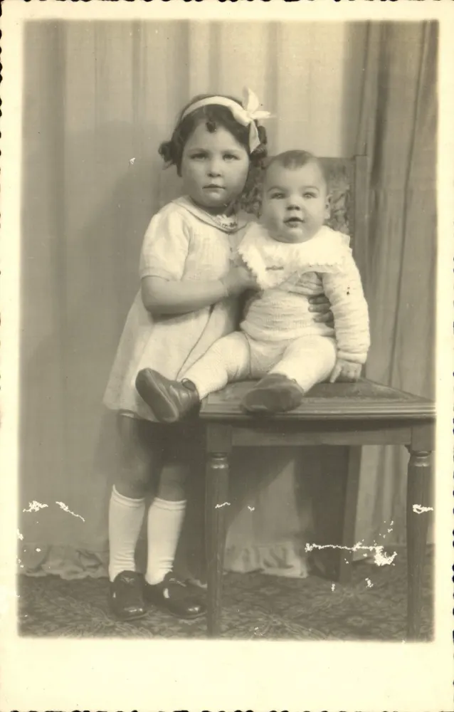 Dois crianças — estúdio fotográfico — Carte postale Bilhete postal antigo - Frente