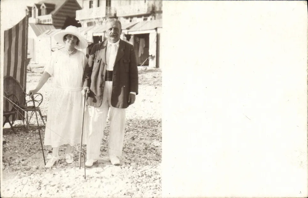 Um casal na praia — editor H. Modlangez, n° 1 - Frente