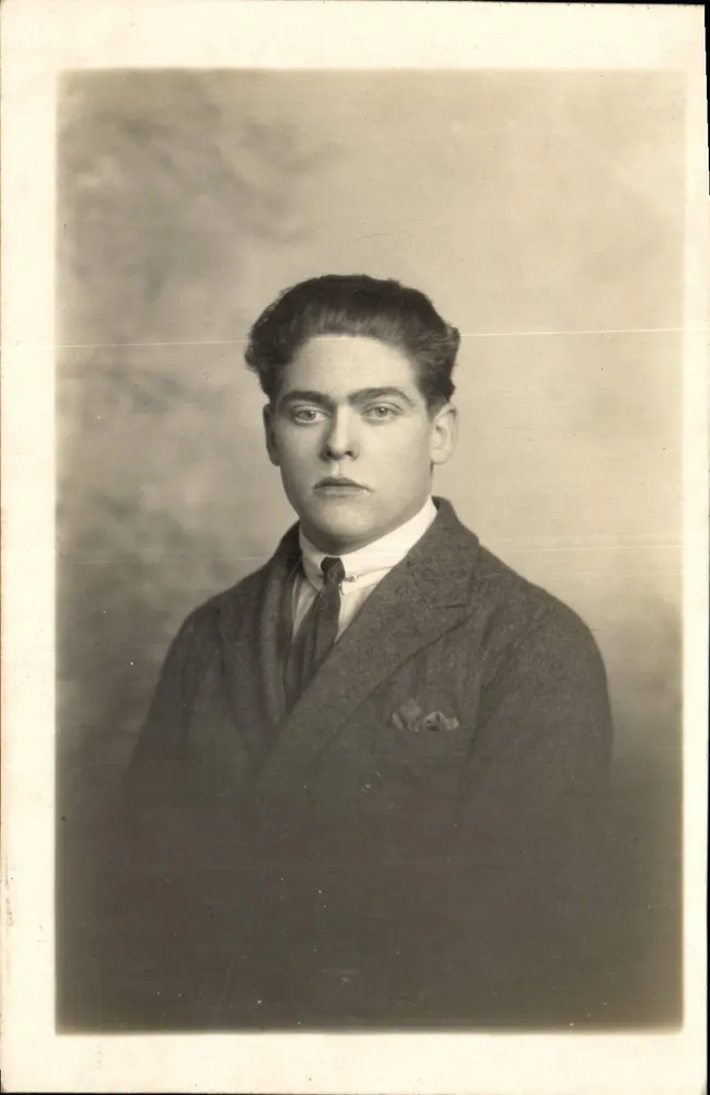 Portret van een jonge man — studio — Marcus Photo d'Art, Lille - Voorkant