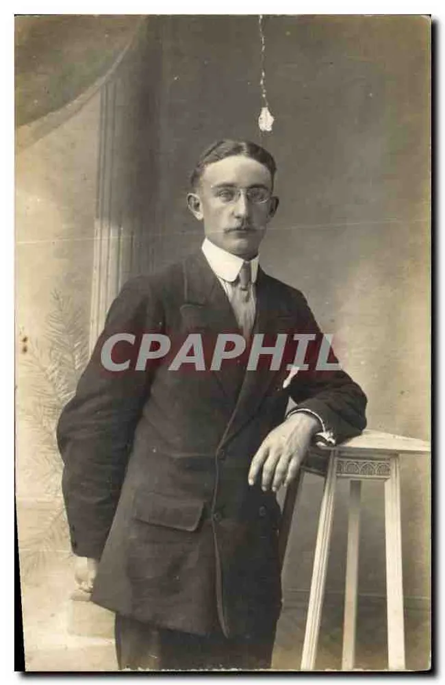 Retrato de um homem com traje — estúdio — editor desconhecido - Frente