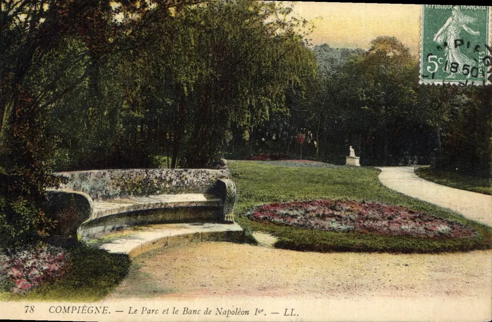 Compiègne — O Parque e o Banco de Napoleão I — LL. - Frente